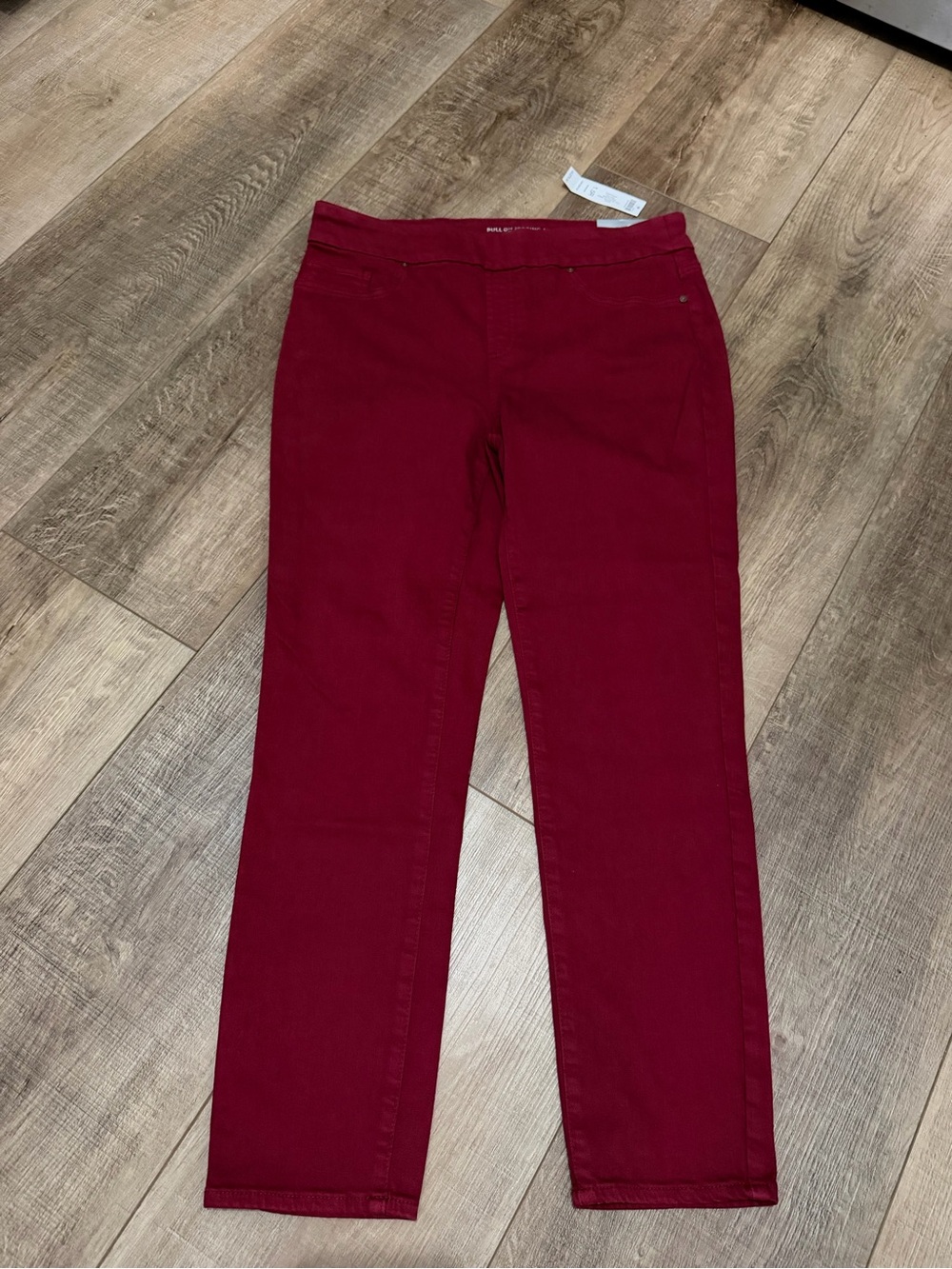 Women’s Chicos size 1.5 Slim Straight Pants in Deep Red